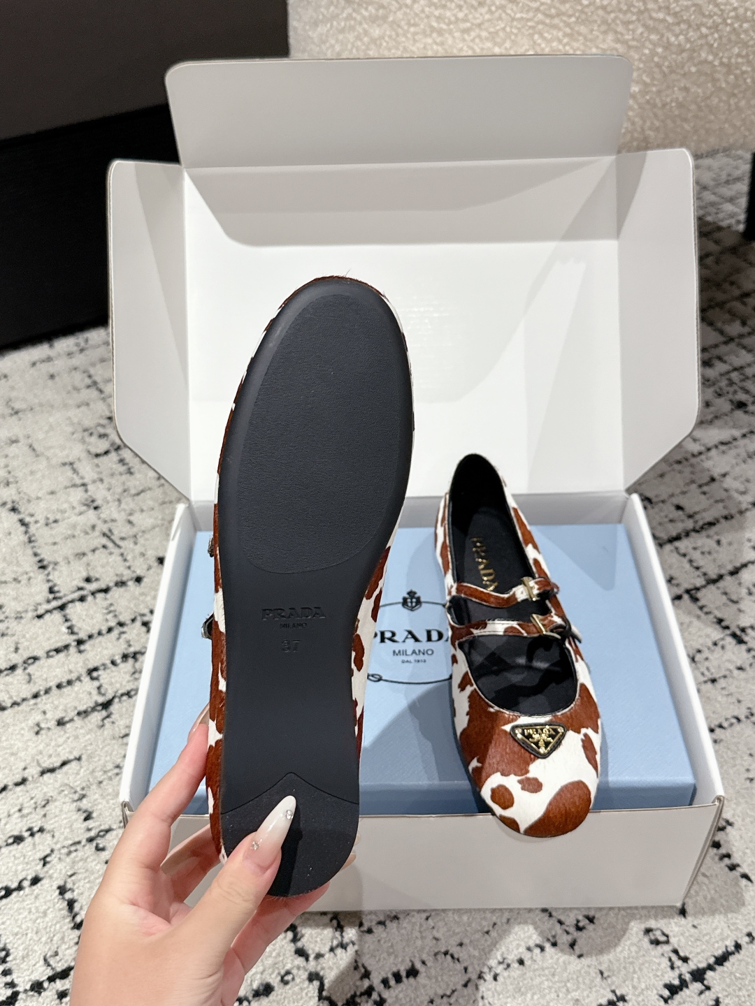 Prada Mary Jane Ballet Shoes: Top Version, White Dress, Cone Heel, Horse Hair, Sheep Inner, Rubber Sole. - 图片 9