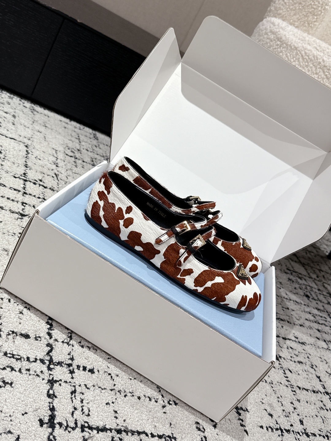 Prada Mary Jane Ballet Shoes: Top Version, White Dress, Cone Heel, Horse Hair, Sheep Inner, Rubber Sole. - 图片 3