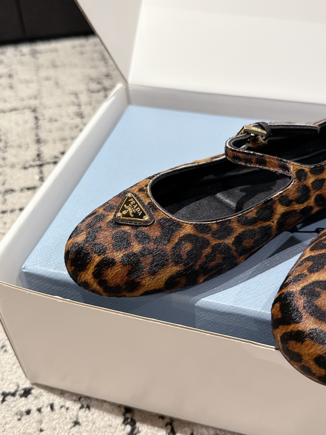 “New Prada Mary Jane Ballet Shoes: Top Version with Leather Ballerina Design, Imported Horse Hair, Comfortable Sheep Inner” - 图片 6