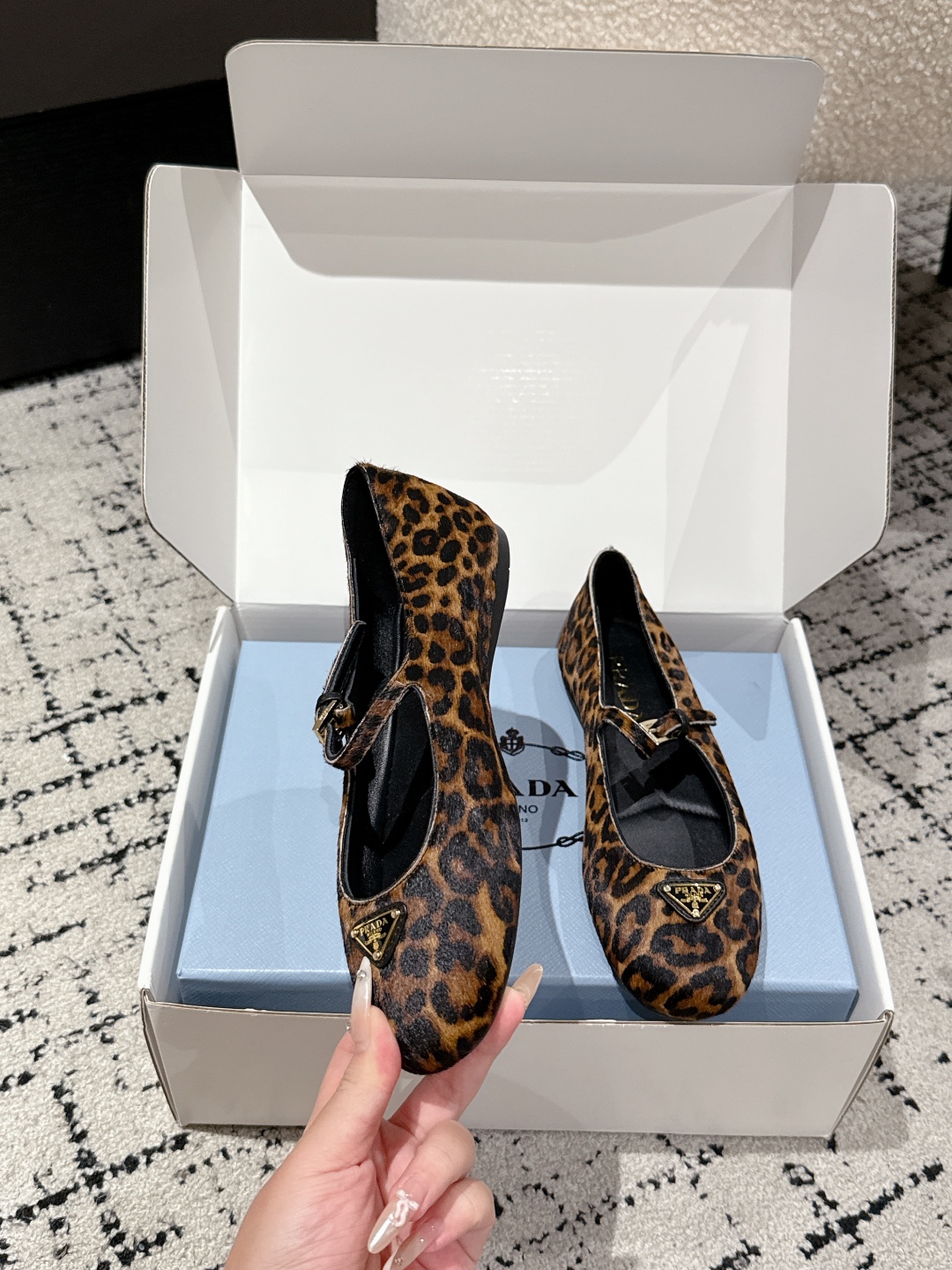“New Prada Mary Jane Ballet Shoes: Top Version with Leather Ballerina Design, Imported Horse Hair, Comfortable Sheep Inner” - 图片 4