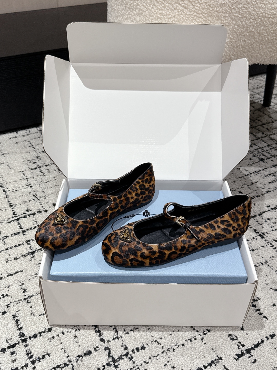 “New Prada Mary Jane Ballet Shoes: Top Version with Leather Ballerina Design, Imported Horse Hair, Comfortable Sheep Inner” - 图片 1