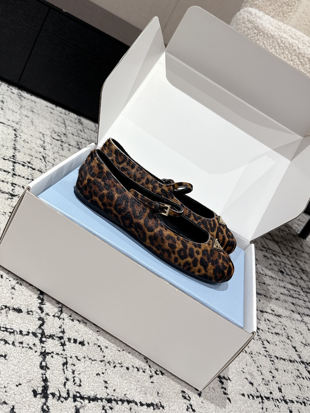 “New Prada Mary Jane Ballet Shoes: Top Version with Leather Ballerina Design, Imported Horse Hair, Comfortable Sheep Inner” - 图片 3