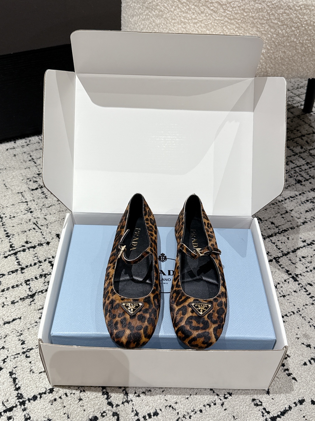 “New Prada Mary Jane Ballet Shoes: Top Version with Leather Ballerina Design, Imported Horse Hair, Comfortable Sheep Inner” - 图片 2