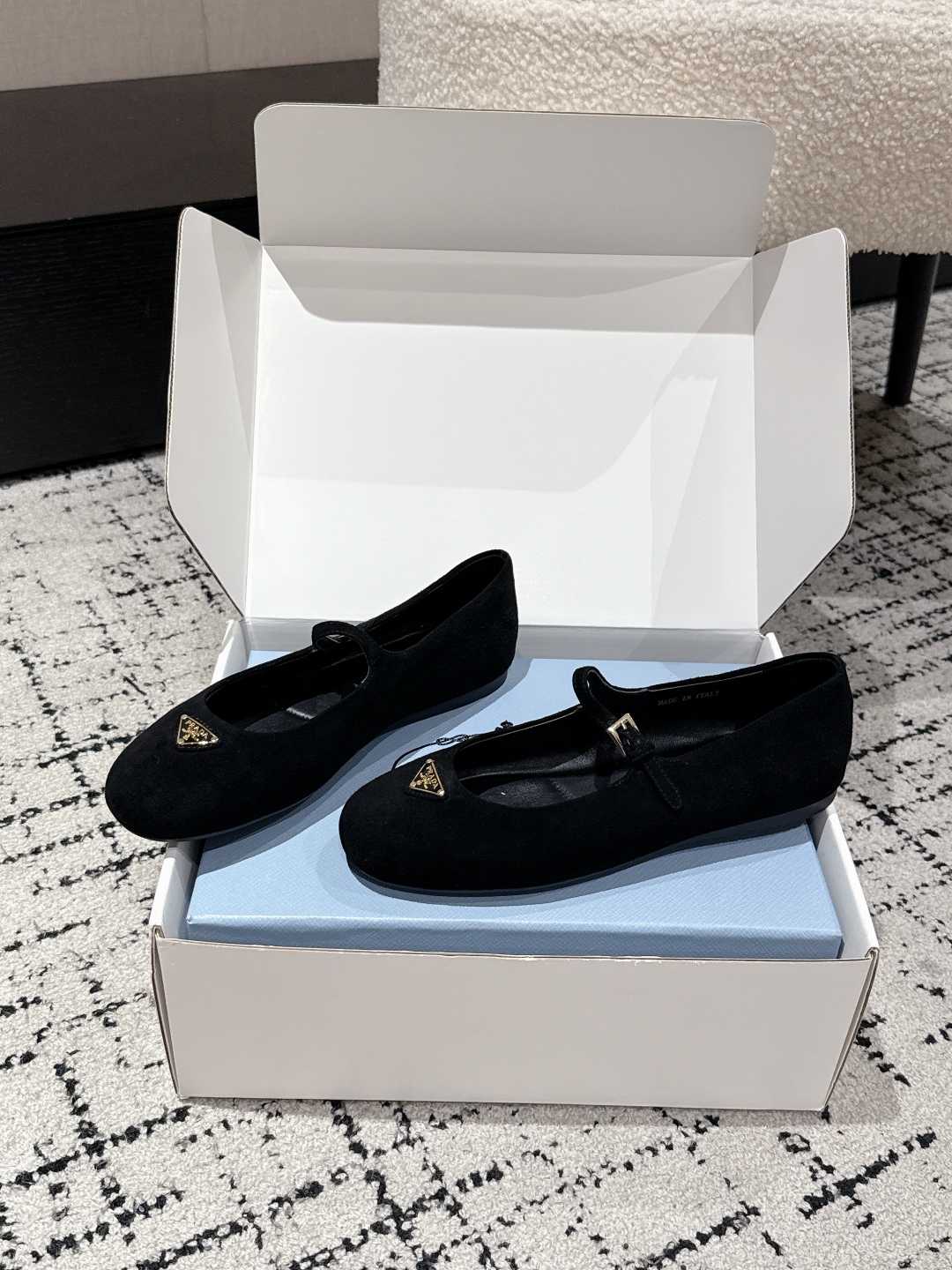 “Prada 25 New Print Ballet Shoes: Sana’s Milan Show Look with Comfortable Sheep Inner, Size 35-41” - 图片 1