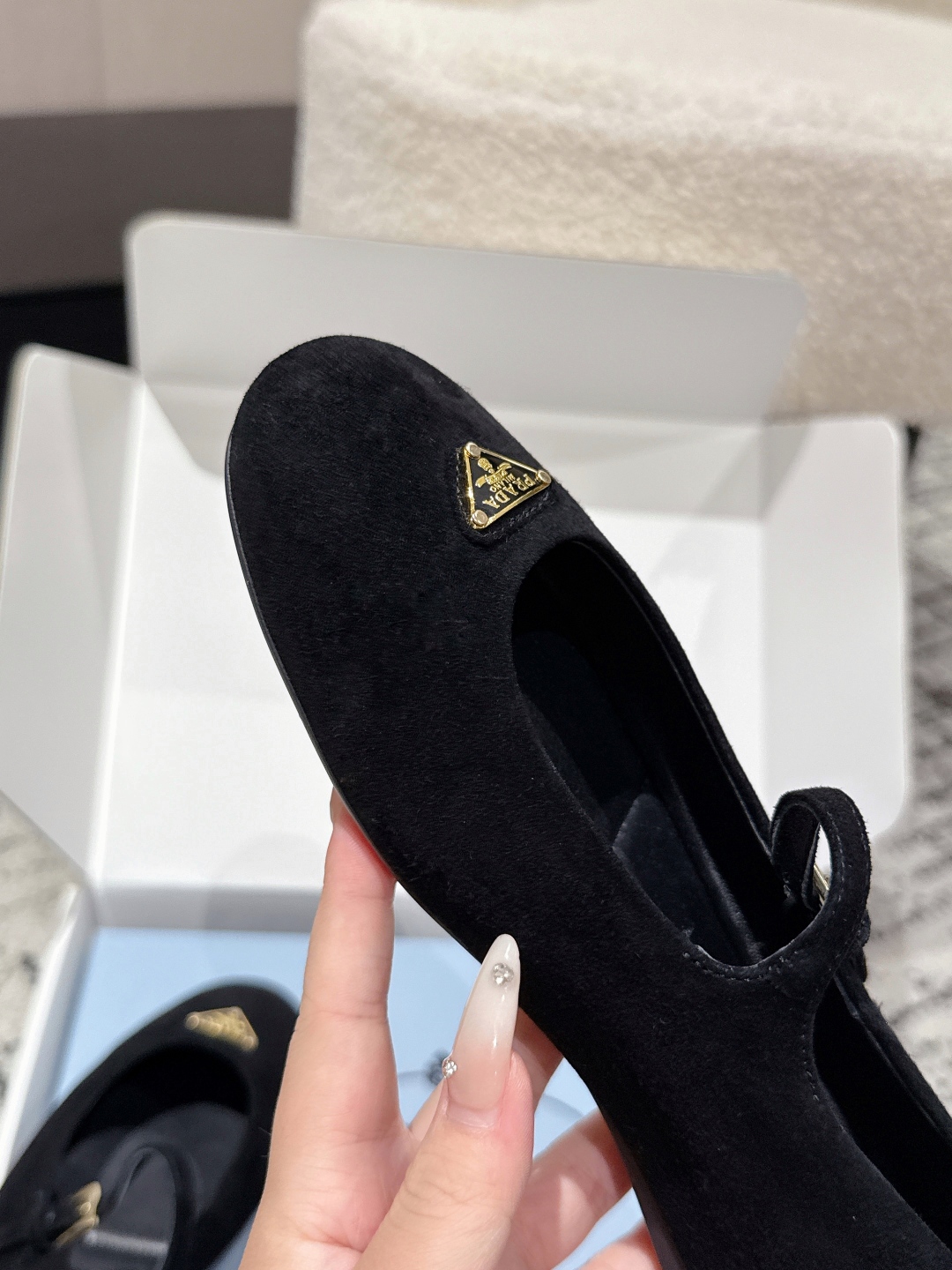 “Prada 25 New Print Ballet Shoes: Sana’s Milan Show Look with Comfortable Sheep Inner, Size 35-41” - 图片 6