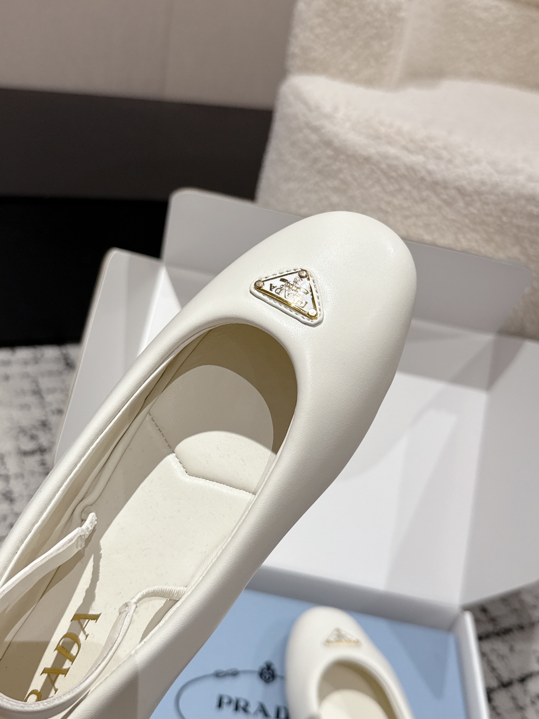 Prada New Print Ballet Shoes: Top Version Mary Jane Flat for Sana at Milan Show - 图片 6