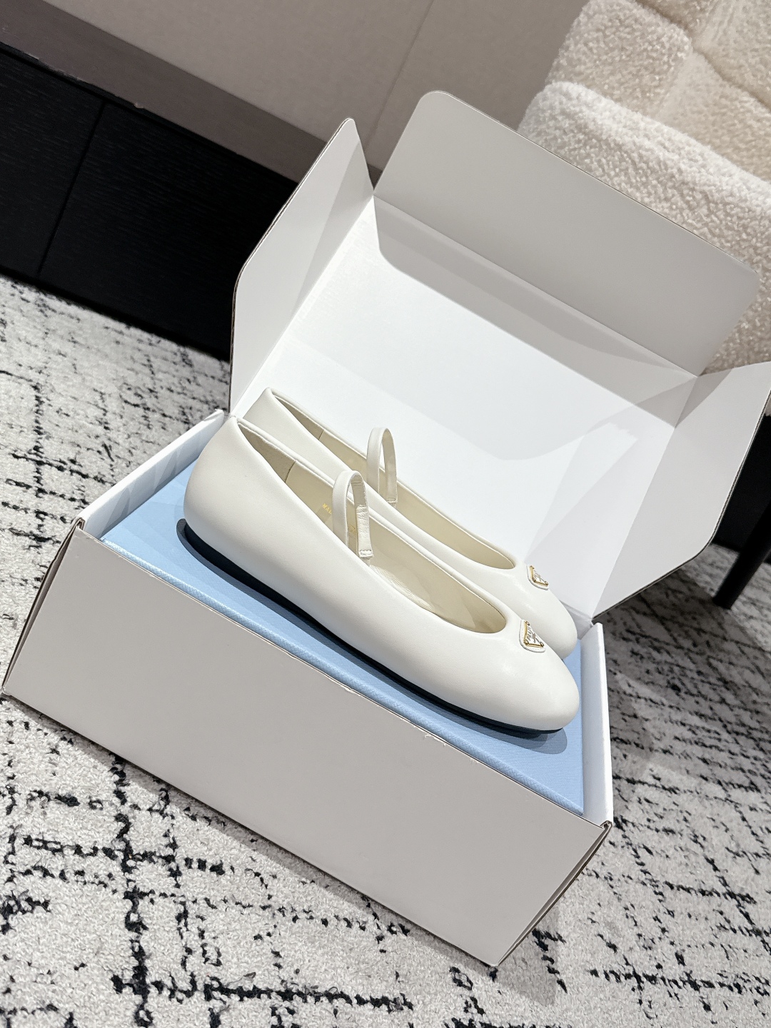 Prada New Print Ballet Shoes: Top Version Mary Jane Flat for Sana at Milan Show - 图片 3