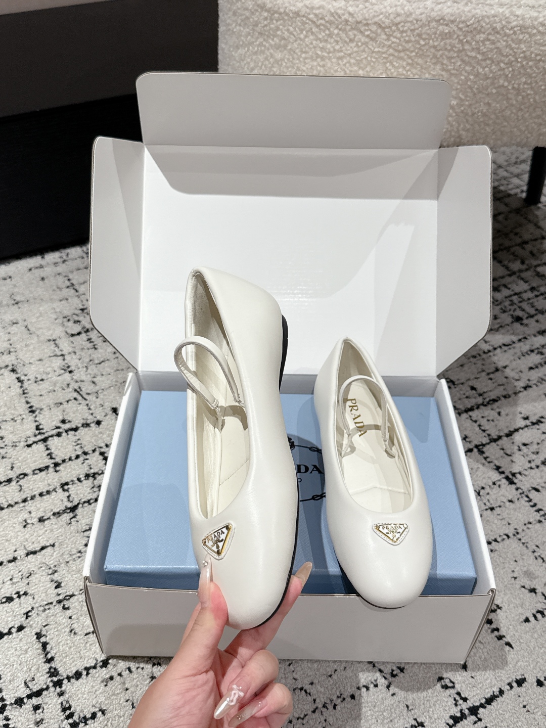 Prada New Print Ballet Shoes: Top Version Mary Jane Flat for Sana at Milan Show - 图片 4
