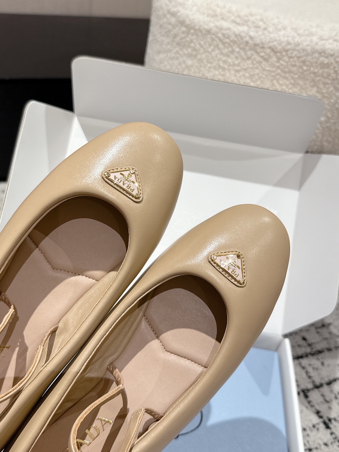 Prada New Collection: 25 Mary Jane Ballet Flat Shoes Review and Details - 图片 6