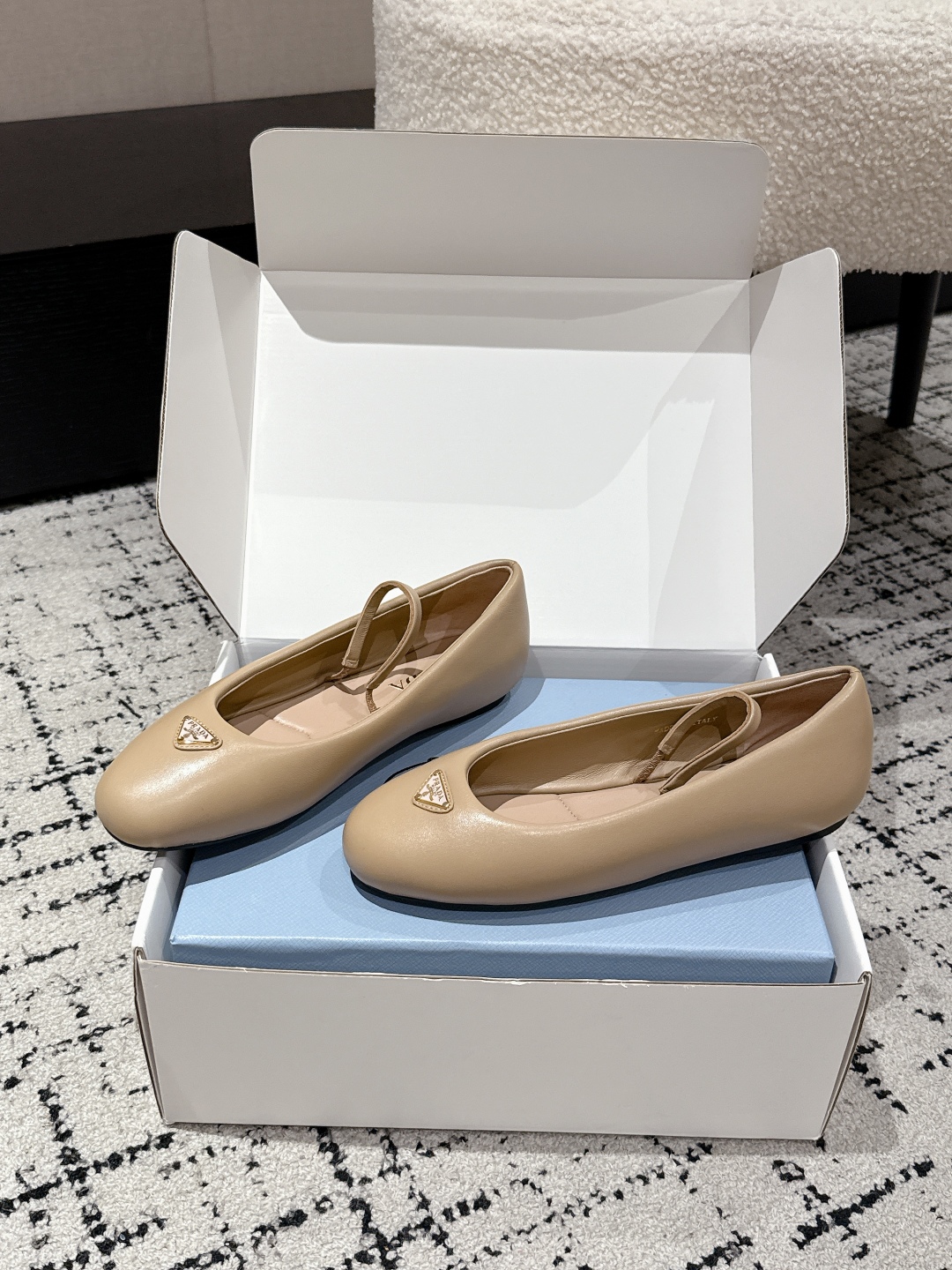 Prada New Collection: 25 Mary Jane Ballet Flat Shoes Review and Details - 图片 1