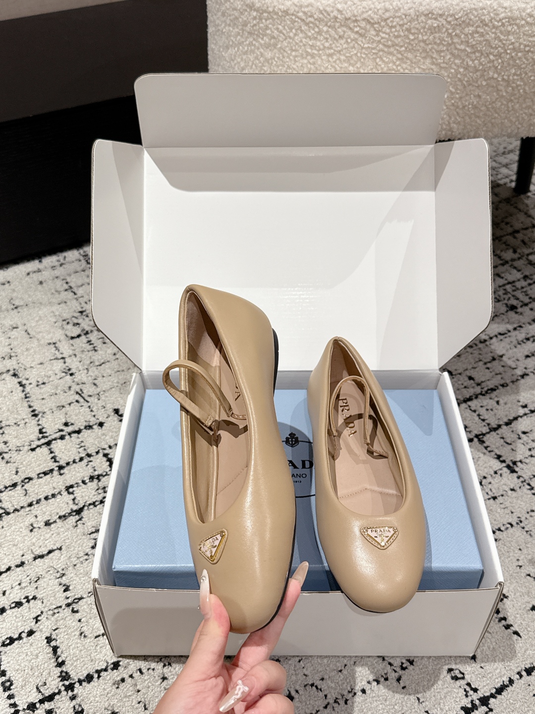 Prada New Collection: 25 Mary Jane Ballet Flat Shoes Review and Details - 图片 4