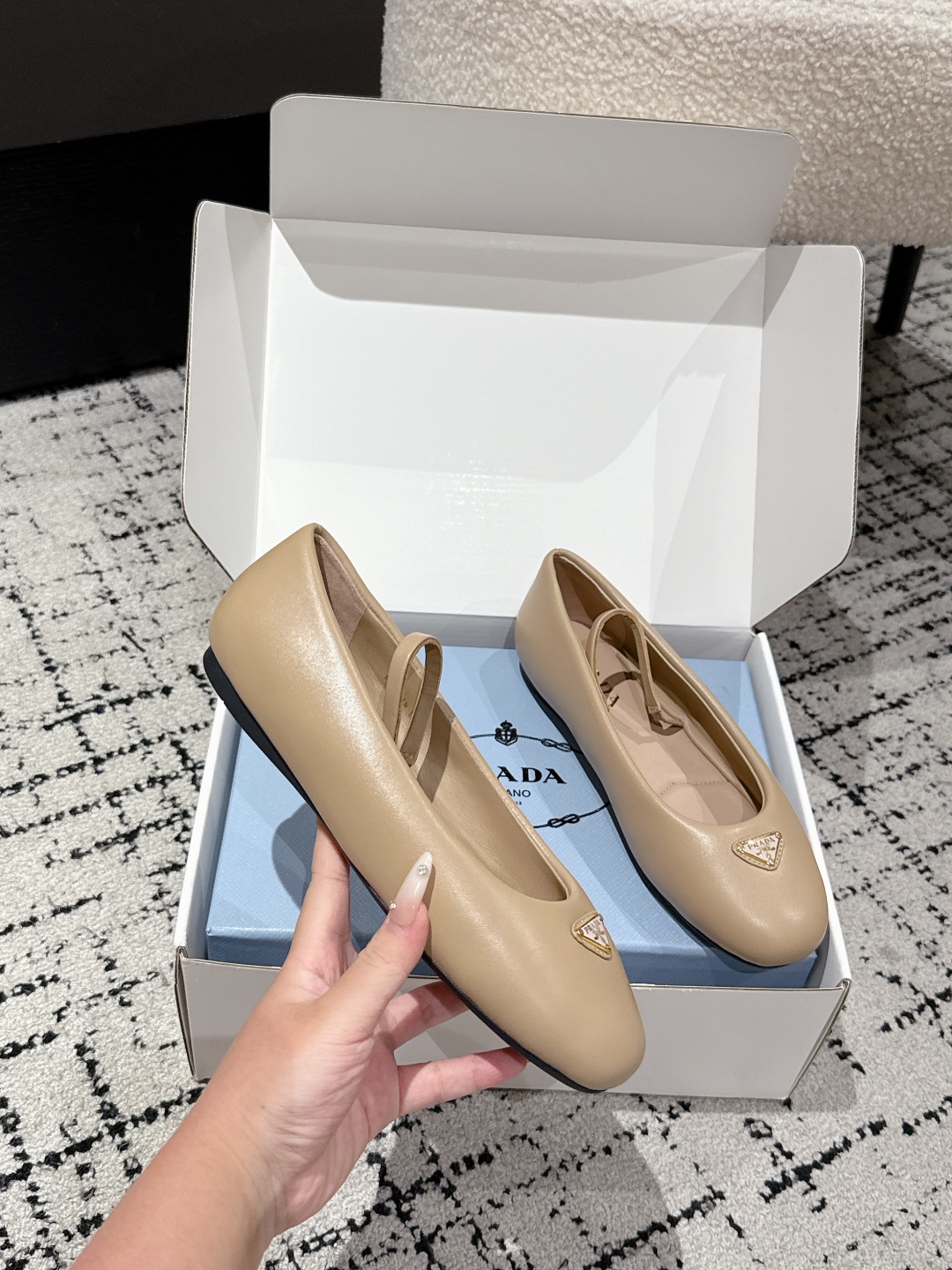 Prada New Collection: 25 Mary Jane Ballet Flat Shoes Review and Details - 图片 5