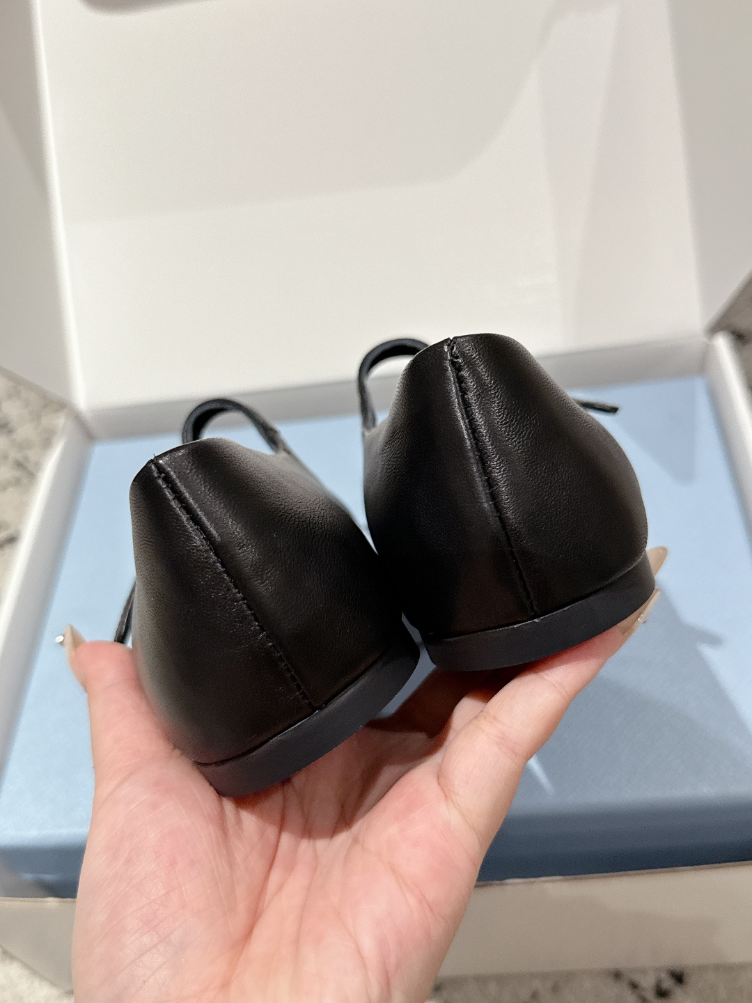 Prada 25 New Ballet Shoes: Mary Jane Flat in White Dress – Milan Show Collection Details - 图片 7