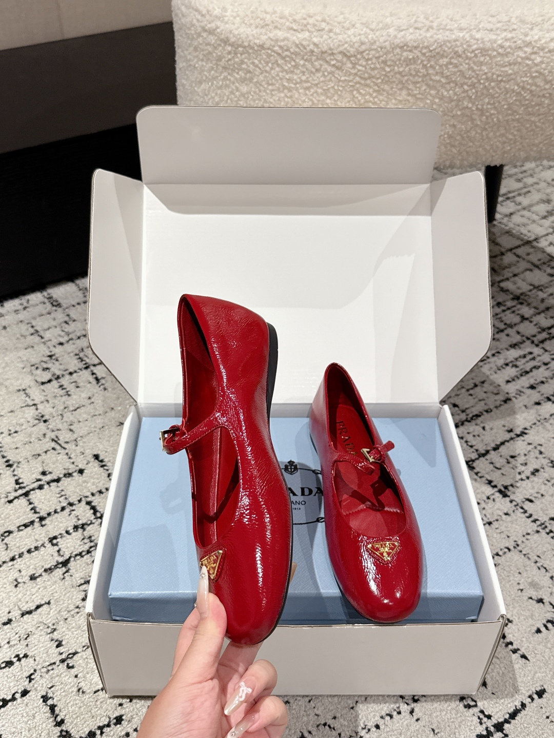 “Prada New Print Ballet Shoes: Fashionable and Comfortable Mary Jane Flats” - 图片 4