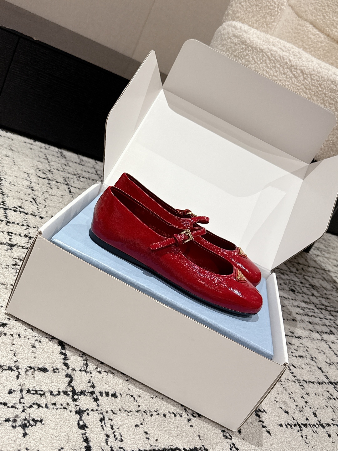 “Prada New Print Ballet Shoes: Fashionable and Comfortable Mary Jane Flats” - 图片 3