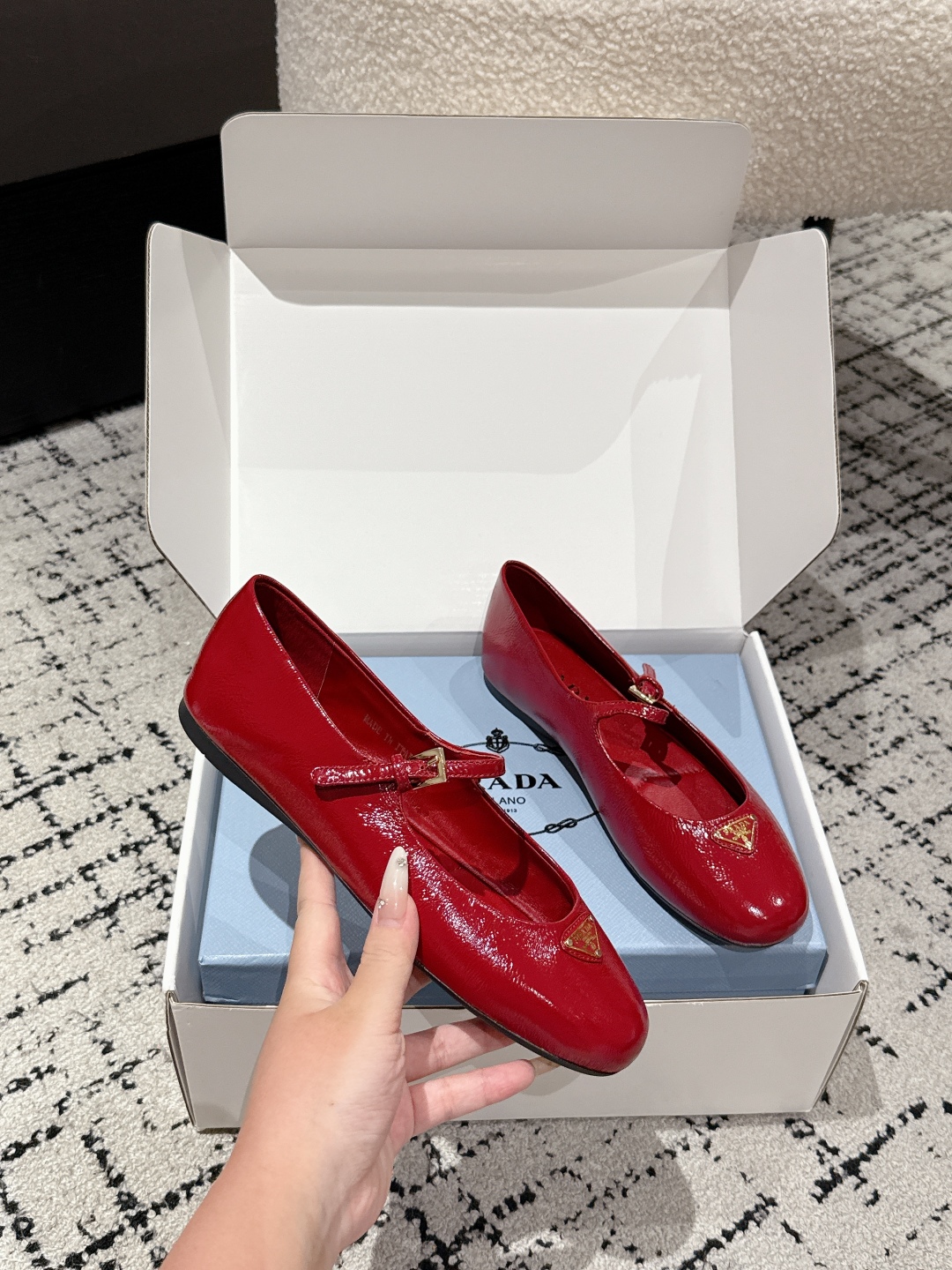 “Prada New Print Ballet Shoes: Fashionable and Comfortable Mary Jane Flats” - 图片 5