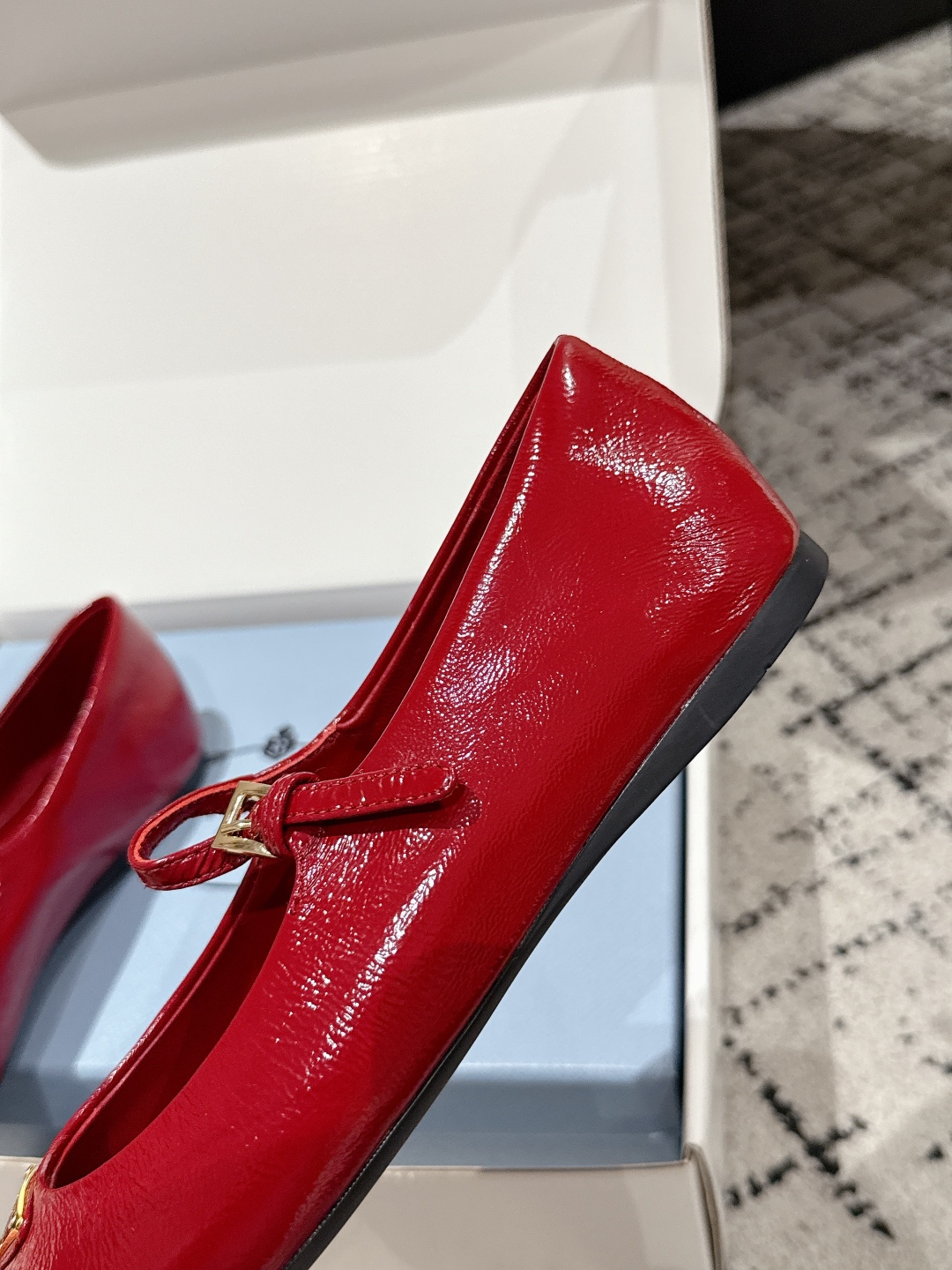 “Prada New Print Ballet Shoes: Fashionable and Comfortable Mary Jane Flats” - 图片 9