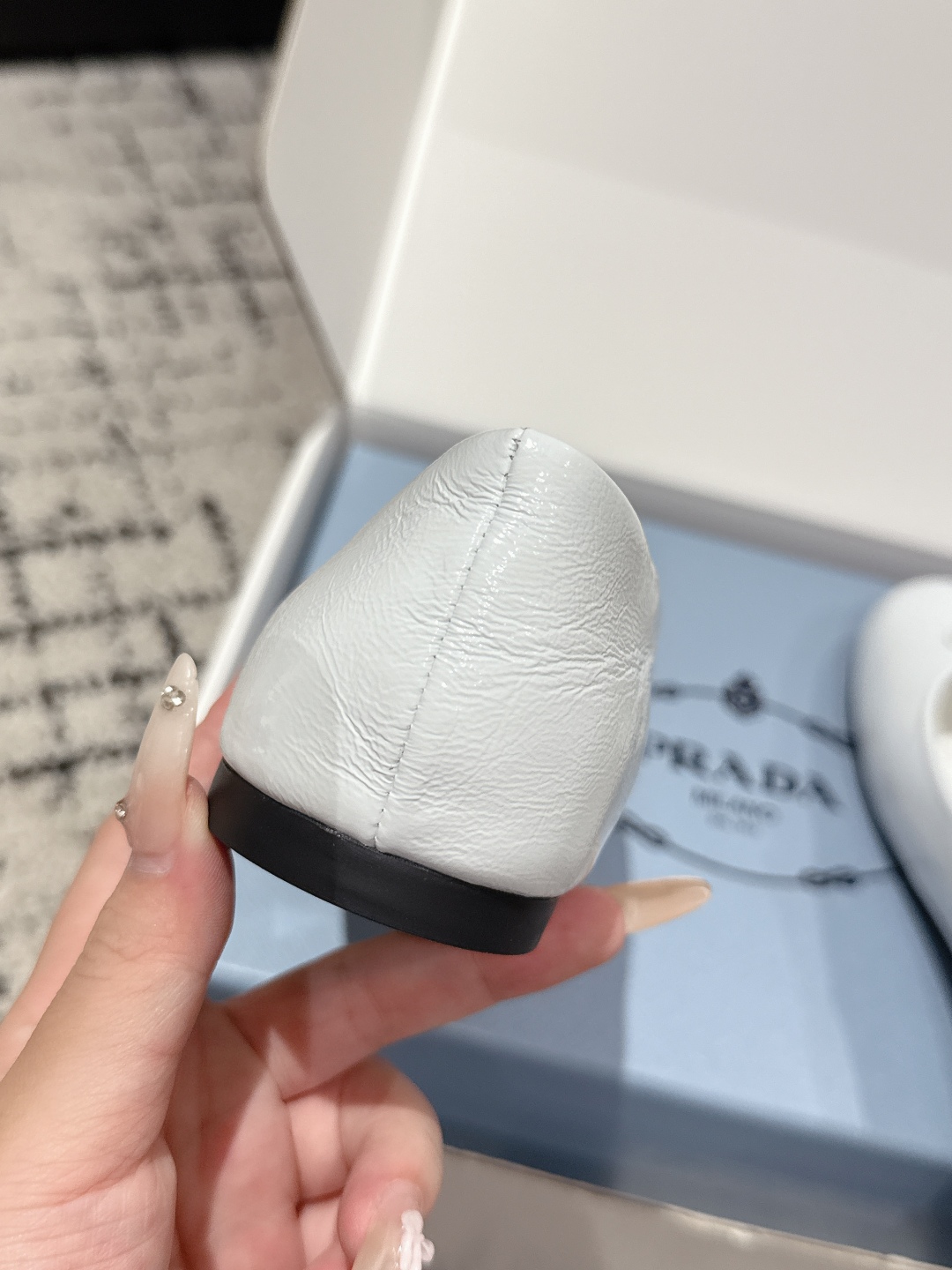 “Prada New Collection 2025: Flat Mary Jane Ballet Shoes with Iconic Triangle Emblem” - 图片 9