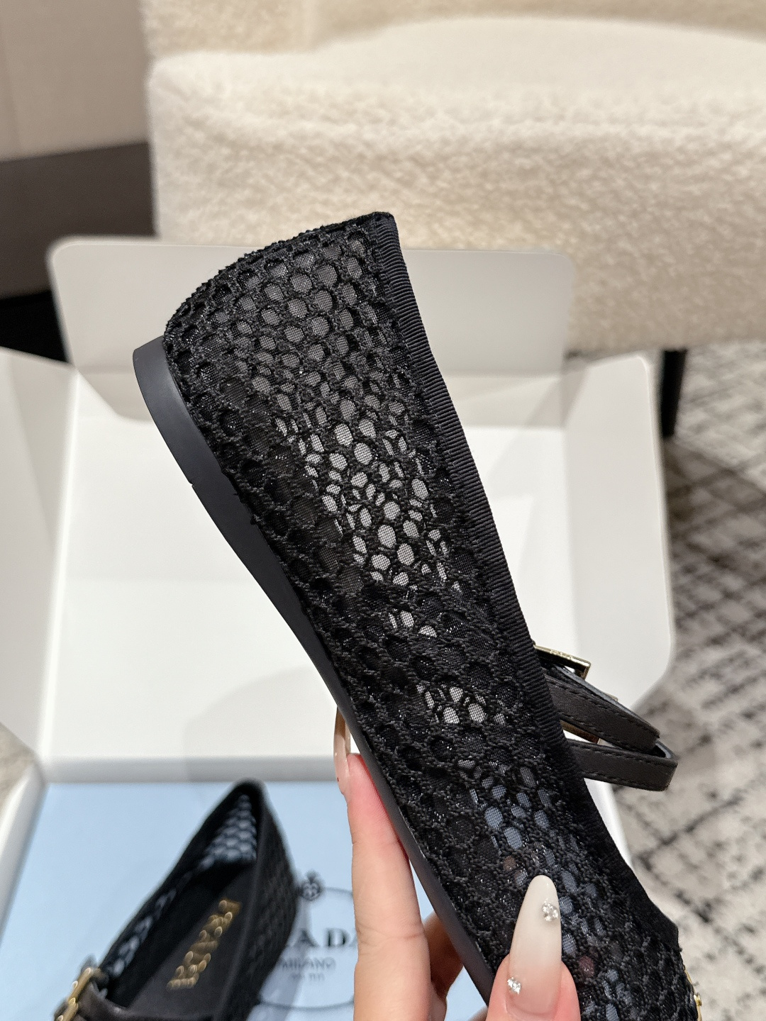 Prada 25 New Ballet Shoes: White Leather Mary Jane Flats with Emblematic Triangle Detail – Product Details - 图片 8