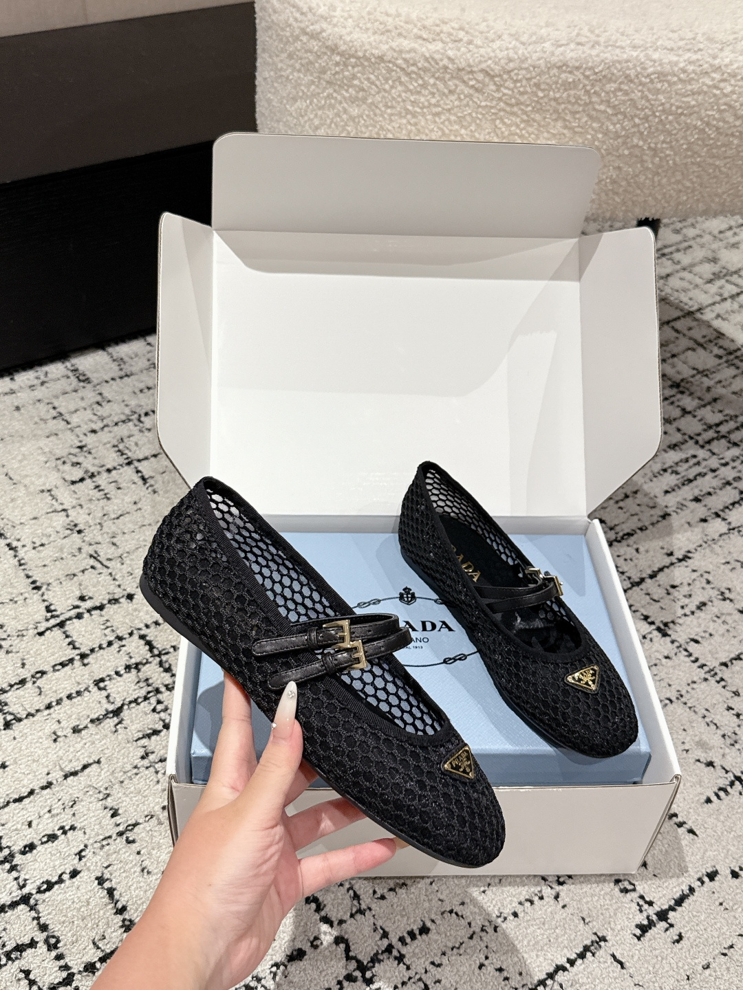 Prada 25 New Ballet Shoes: White Leather Mary Jane Flats with Emblematic Triangle Detail – Product Details - 图片 5