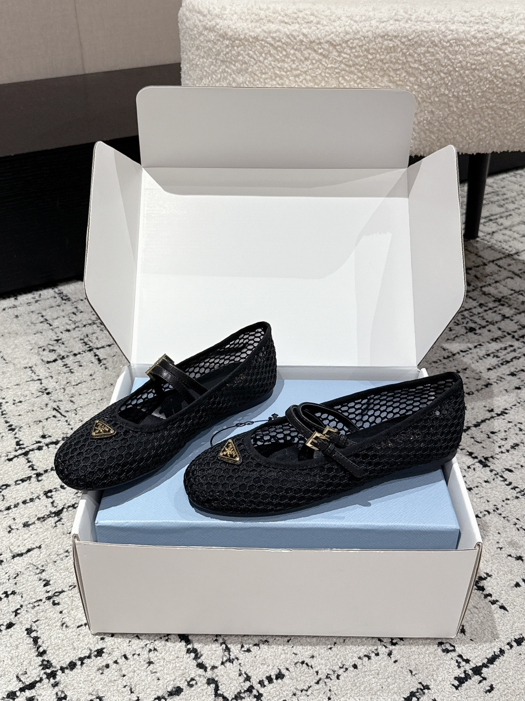 Prada 25 New Ballet Shoes: White Leather Mary Jane Flats with Emblematic Triangle Detail – Product Details - 图片 1