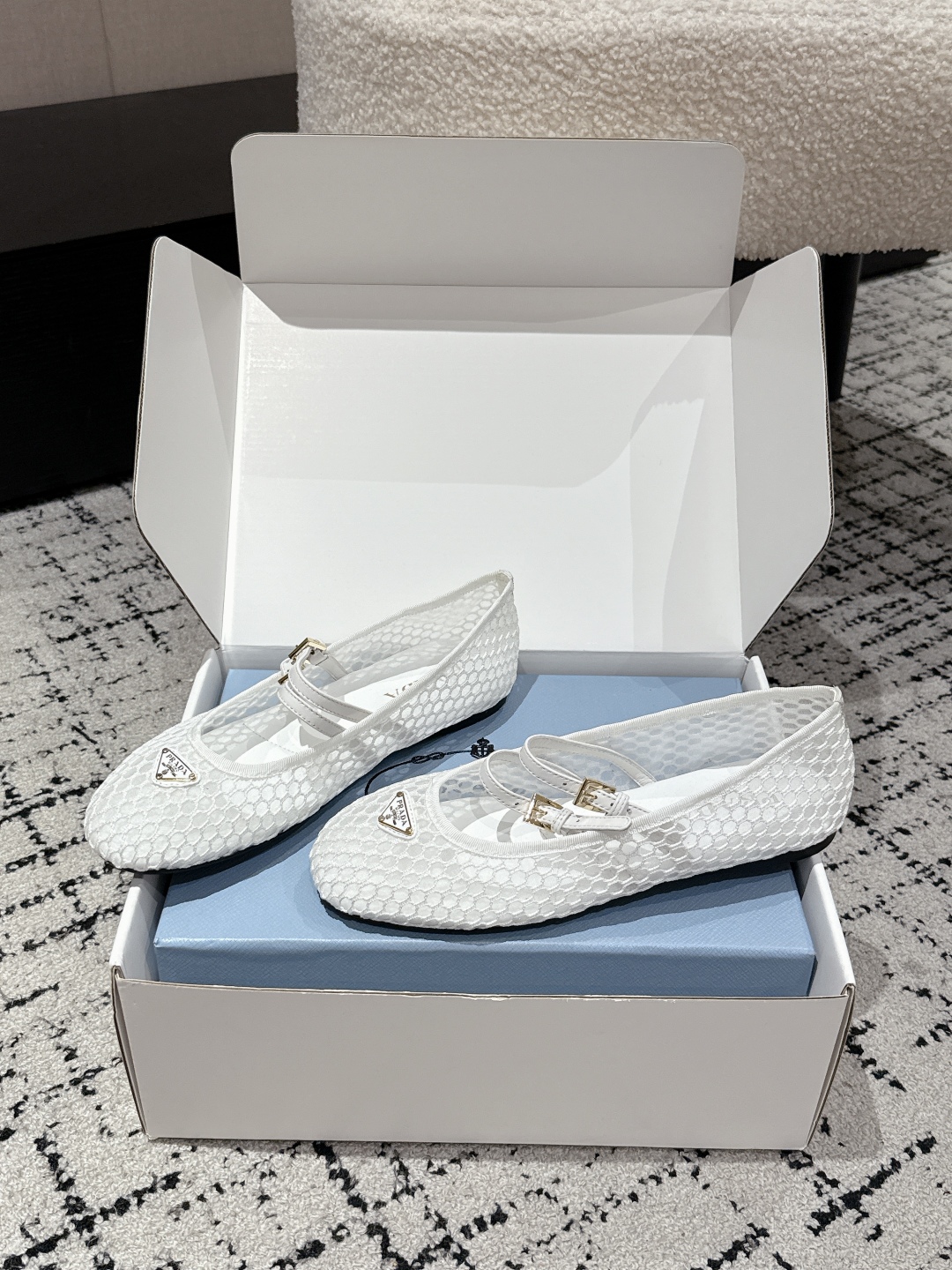 Prada New 25 Ballet Shoes: Top Version, Mary Jane, Cone Heel, Triangle Emblem – Review & Details - 图片 1