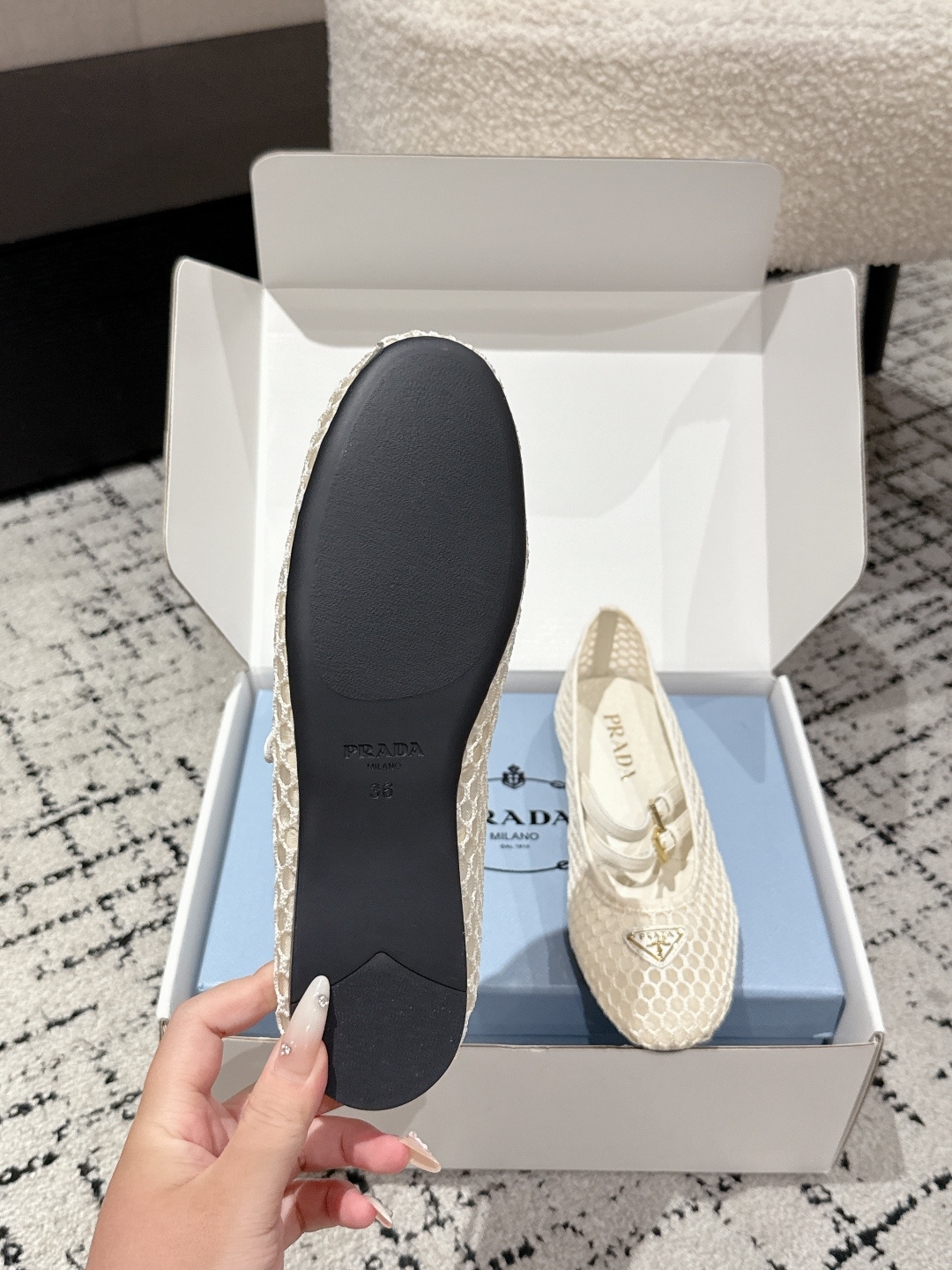 “Prada 25 New Ballet Shoes: Mary Jane Flat with Cone Heel” - 图片 9