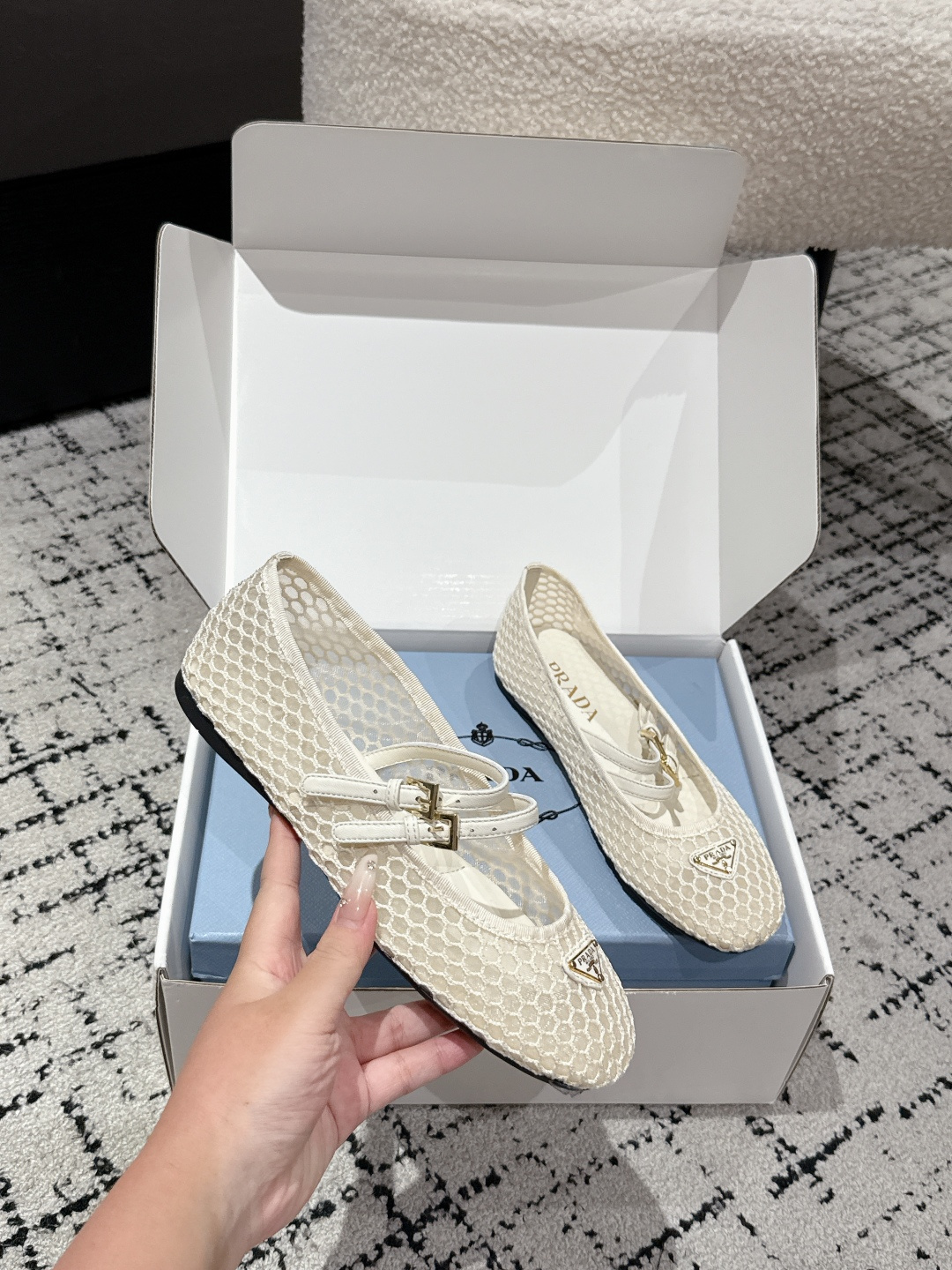 “Prada 25 New Ballet Shoes: Mary Jane Flat with Cone Heel” - 图片 5
