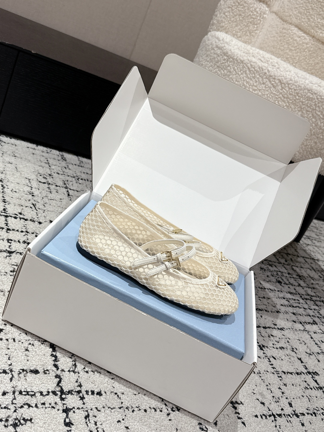 “Prada 25 New Ballet Shoes: Mary Jane Flat with Cone Heel” - 图片 3