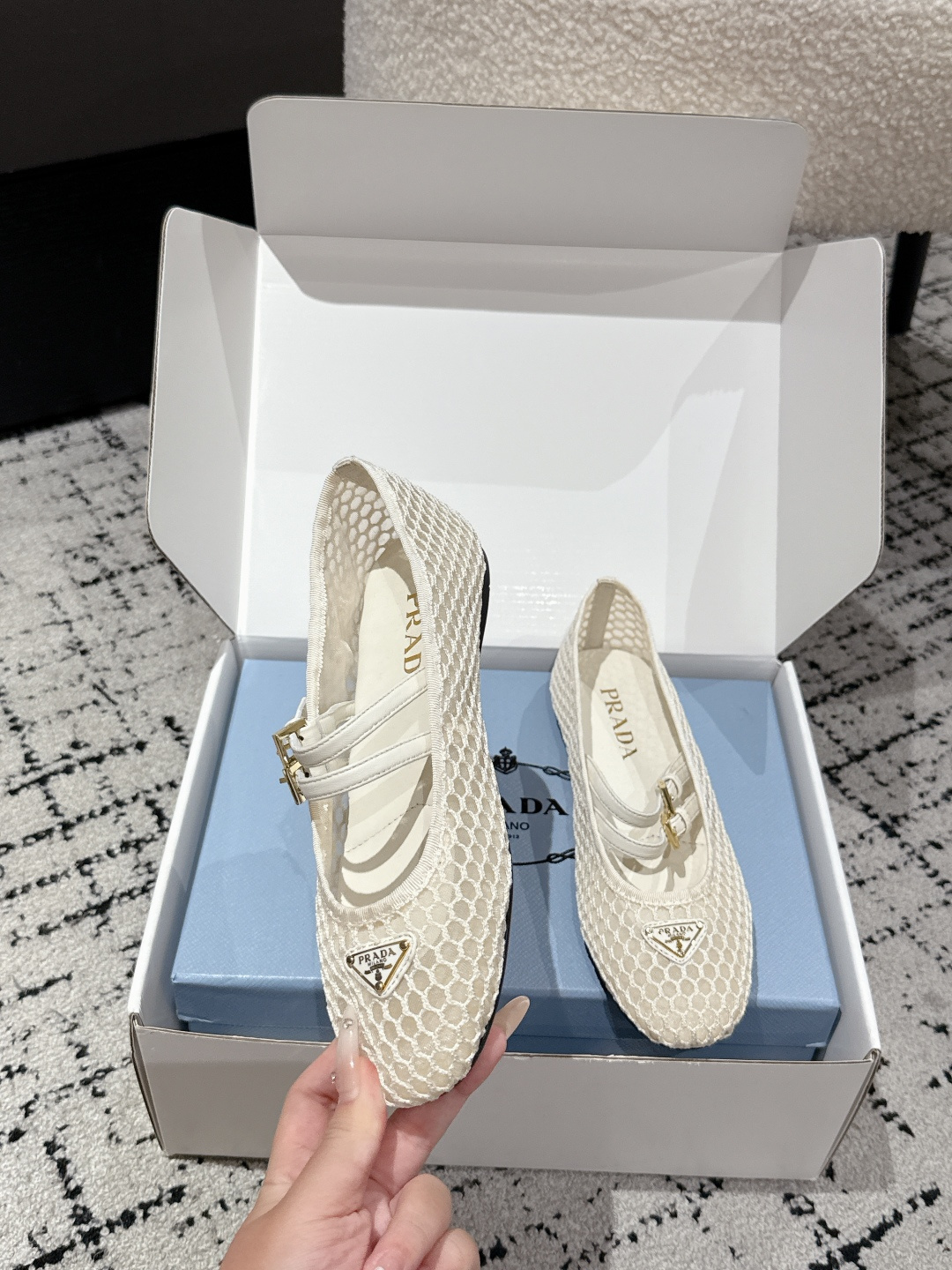 “Prada 25 New Ballet Shoes: Mary Jane Flat with Cone Heel” - 图片 4