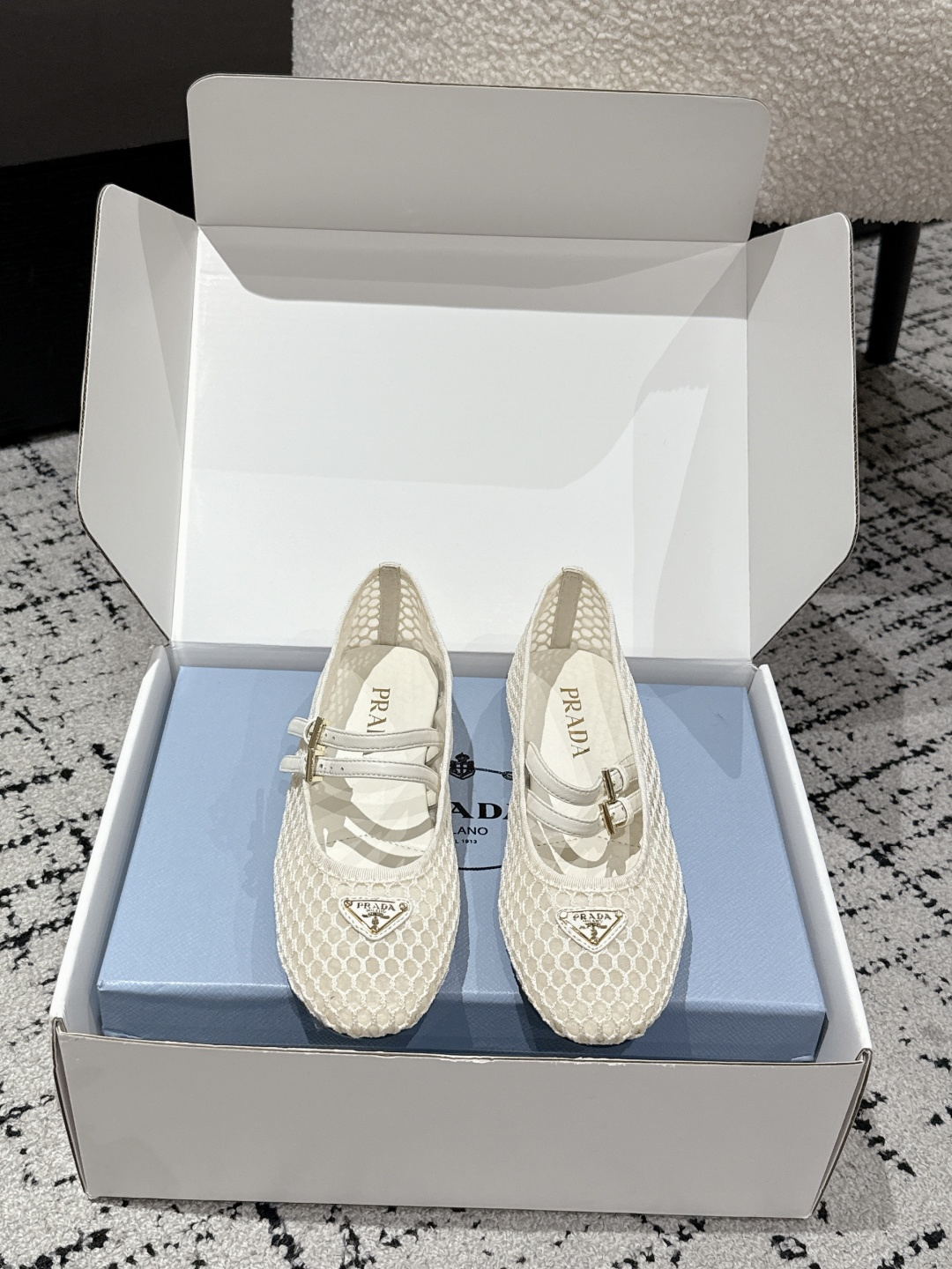 “Prada 25 New Ballet Shoes: Mary Jane Flat with Cone Heel” - 图片 2
