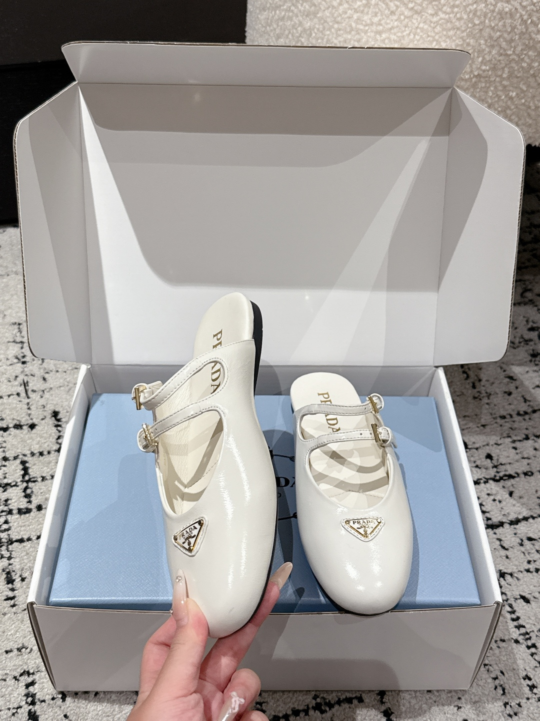Prada 25 New Ballet Shoes: White dress paired with cone-heel Mary Janes at Prada Milan show. Sizes 35-41. - 图片 4
