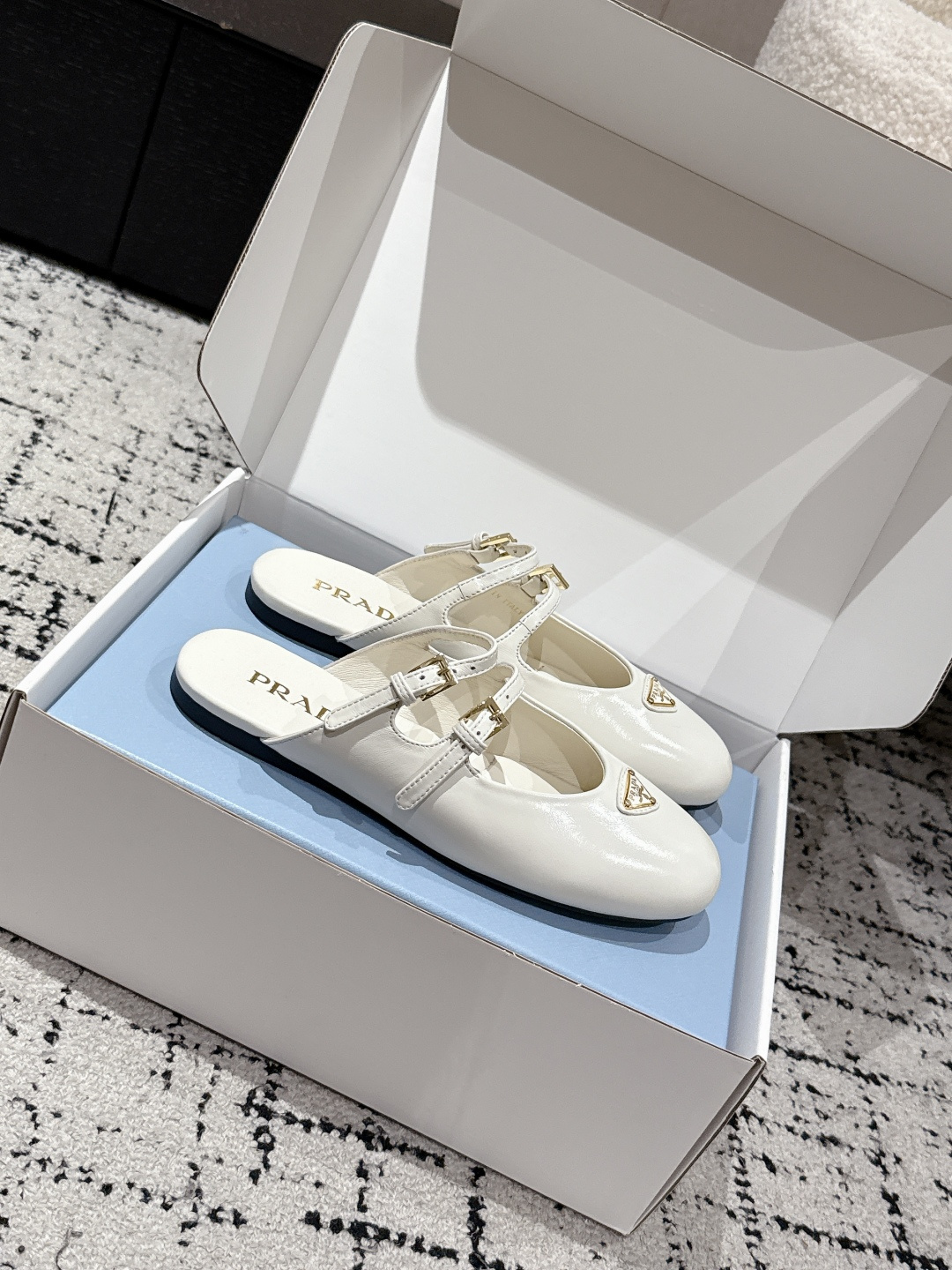 Prada 25 New Ballet Shoes: White dress paired with cone-heel Mary Janes at Prada Milan show. Sizes 35-41. - 图片 3