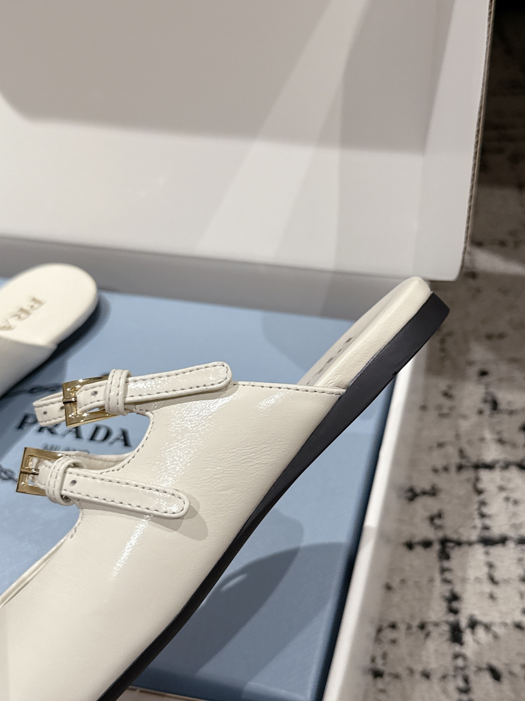 Prada 25 New Ballet Shoes: White dress paired with cone-heel Mary Janes at Prada Milan show. Sizes 35-41. - 图片 8