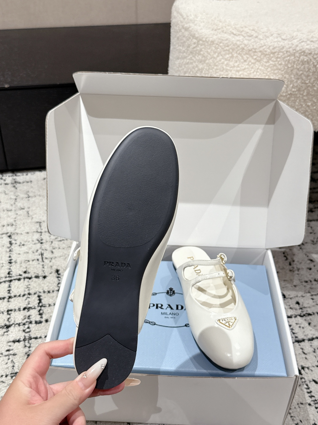 Prada 25 New Ballet Shoes: White dress paired with cone-heel Mary Janes at Prada Milan show. Sizes 35-41. - 图片 9