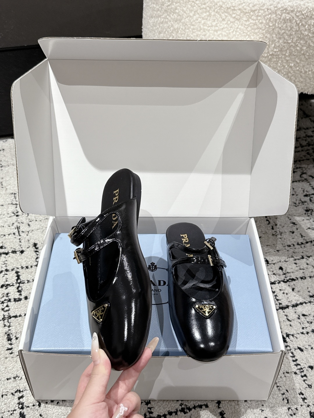 Title: Prada New Ballet Shoes Collection – White Dress, Cone Heel, Imported Leather, Comfortable Fit Summary: Prada’s latest ballet shoes feature a modern cone heel, imported sheepskin - 图片 4