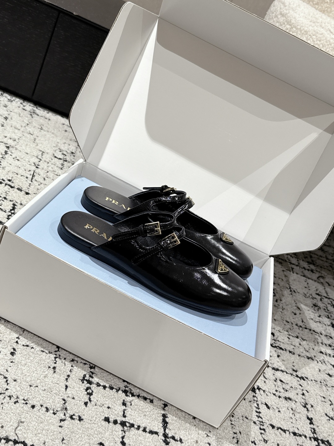 Title: Prada New Ballet Shoes Collection – White Dress, Cone Heel, Imported Leather, Comfortable Fit Summary: Prada’s latest ballet shoes feature a modern cone heel, imported sheepskin - 图片 3