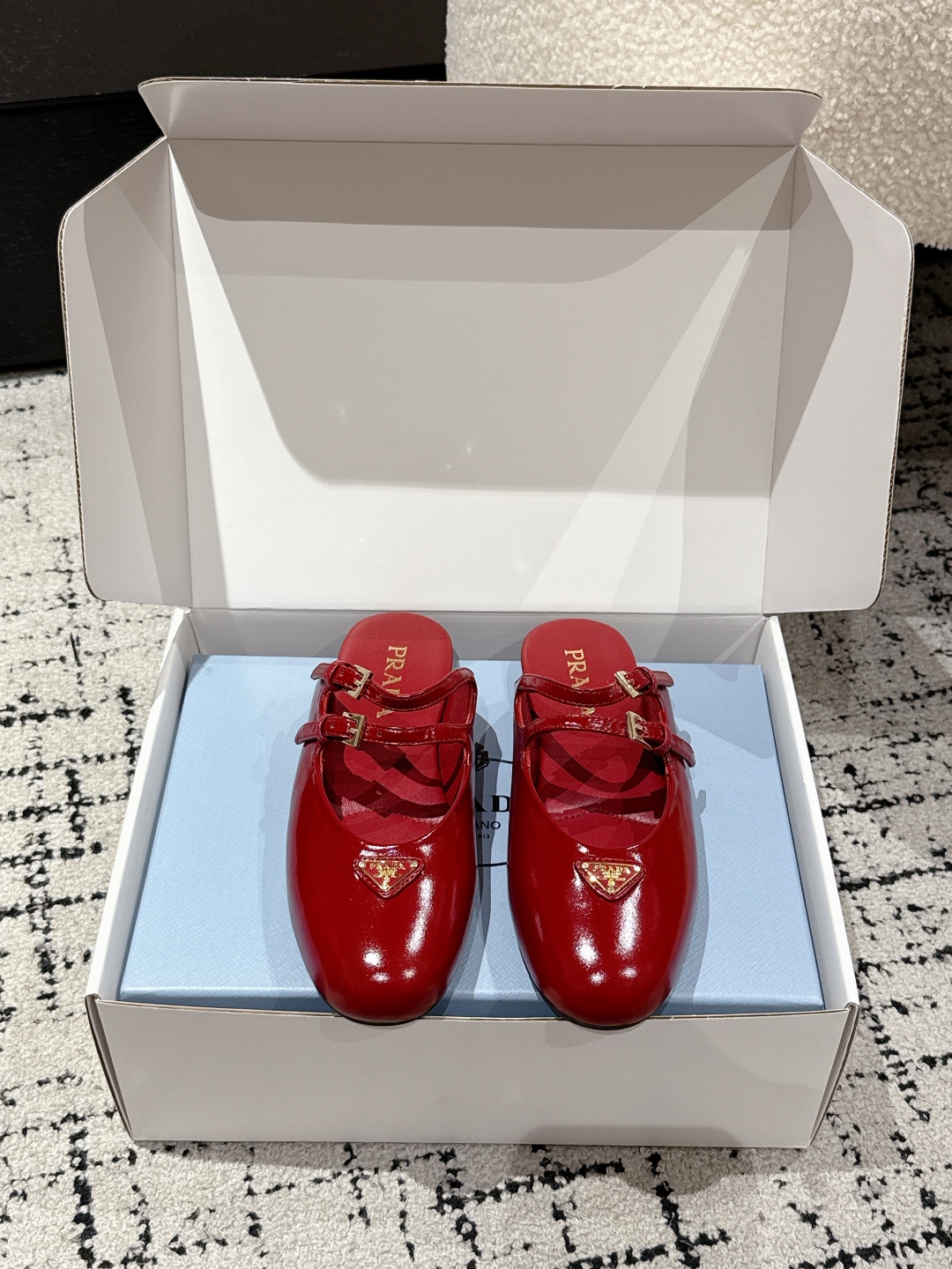 Prada 25 New Ballet Shoes: Top Version, Mary Jane Style, White Dress, Milan Show, Leather Ballerina Cone Design - 图片 2