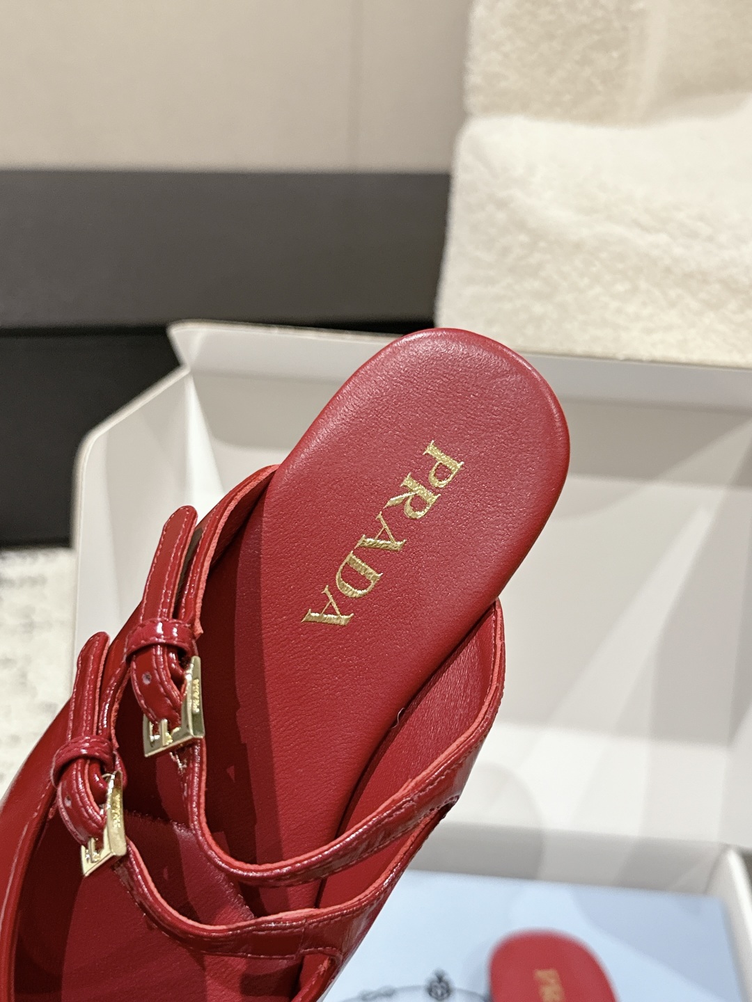 Prada 25 New Ballet Shoes: Top Version, Mary Jane Style, White Dress, Milan Show, Leather Ballerina Cone Design - 图片 8
