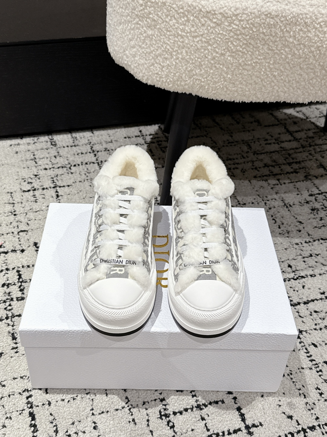 NO:463750,Dior 25/ Autumn and Winter Casual Embroidery Thick Sole Wool Casual Shoes It is hard to find a shoe in the counter. Jin Zhixiu has many internet celebrities planting grass. Fried chicken on the feet is versatile, Taikoo Hui genuine products are purchased and developed. High-end custom upper materials. Upper: 3D electric embroidered three-dimensional fabric/wool Lift: Wool Lift Outsole: The original private model outsole perfect replica Size: #35-41 (customized for 40.41), casual shoes/sports shoes, dior, dior, sneakers19860909Dior迪奥 25/ 秋冬 休闲 刺绣 厚底 羊毛 休闲鞋 专柜一鞋难求 金智秀同款超多网红明星种草 上脚炒鸡百搭、太古汇正品购入开发 高端定制鞋面材料 鞋面: 3D电绣纹立体布面/羊毛 内里: 羊毛里 大底: 原版私模大底完美复刻 Size: #35-41（40.41定做）,休闲鞋/运动鞋,dior,dior,sneakers,Women's Shoes