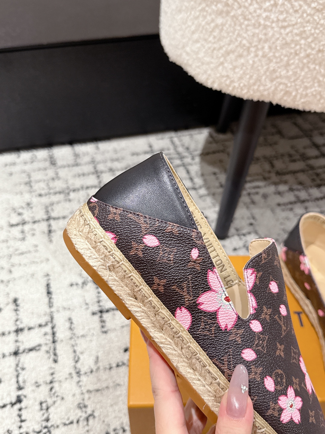 Louis Vuitton Women's Embroidered Espadrille Flats - Stylish & Comfortable 9 cmp i1755644863352 9994 0 7