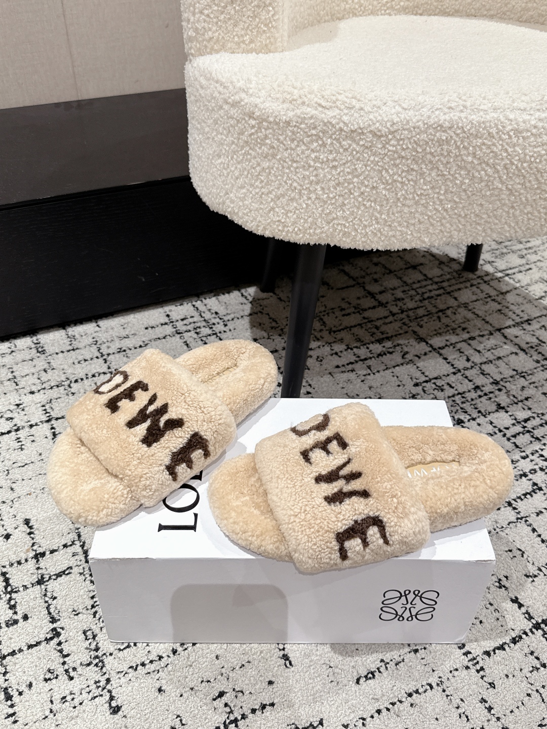 Loewe Shearling Slippers: Cozy, Stylish, and Crafted with Premium Wool 4 cmp i1755987585393 1192 0 2