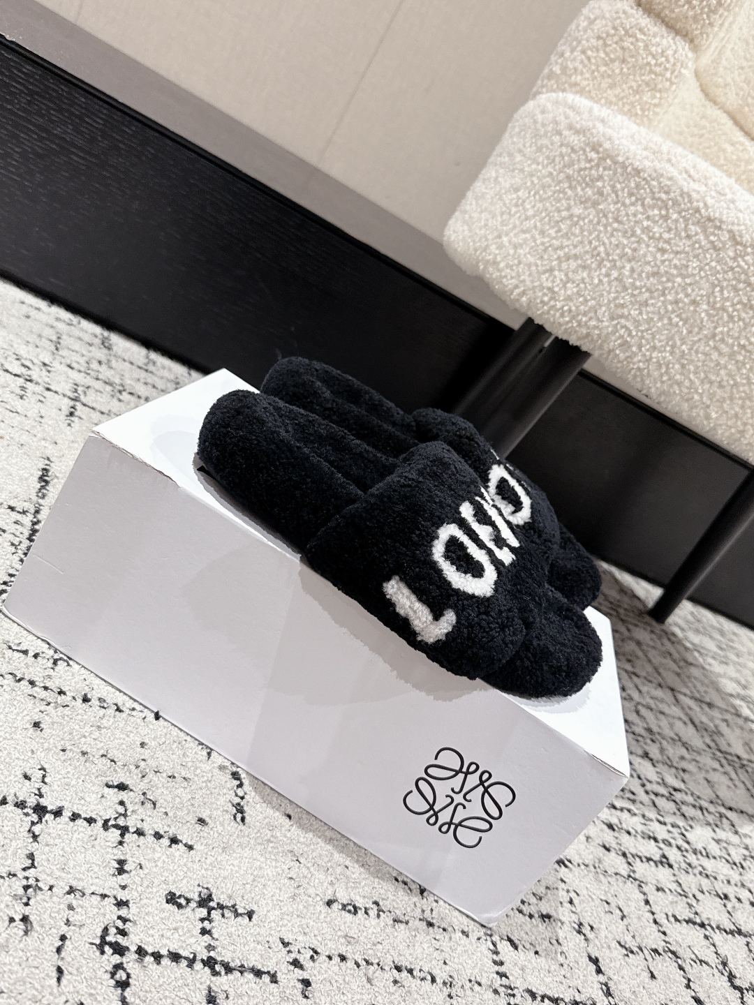 Loewe Shearling Slippers: Cozy & Chic Winter Style - Limited Sizes Available! 3 cmp i1755987593618 3084 0 1