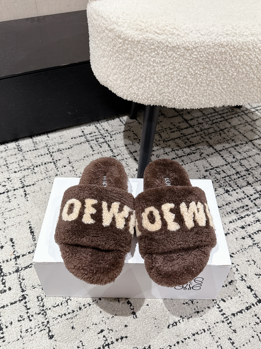 Loewe Shearling Slippers: Cozy & Chic Winter Style - Sizes 35-42 2 cmp i1755987599094 7286 0 0