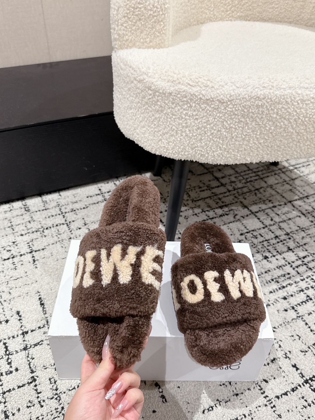 Loewe Shearling Slippers: Cozy & Chic Winter Style - Sizes 35-42 5 cmp i1755987600063 468 0 3