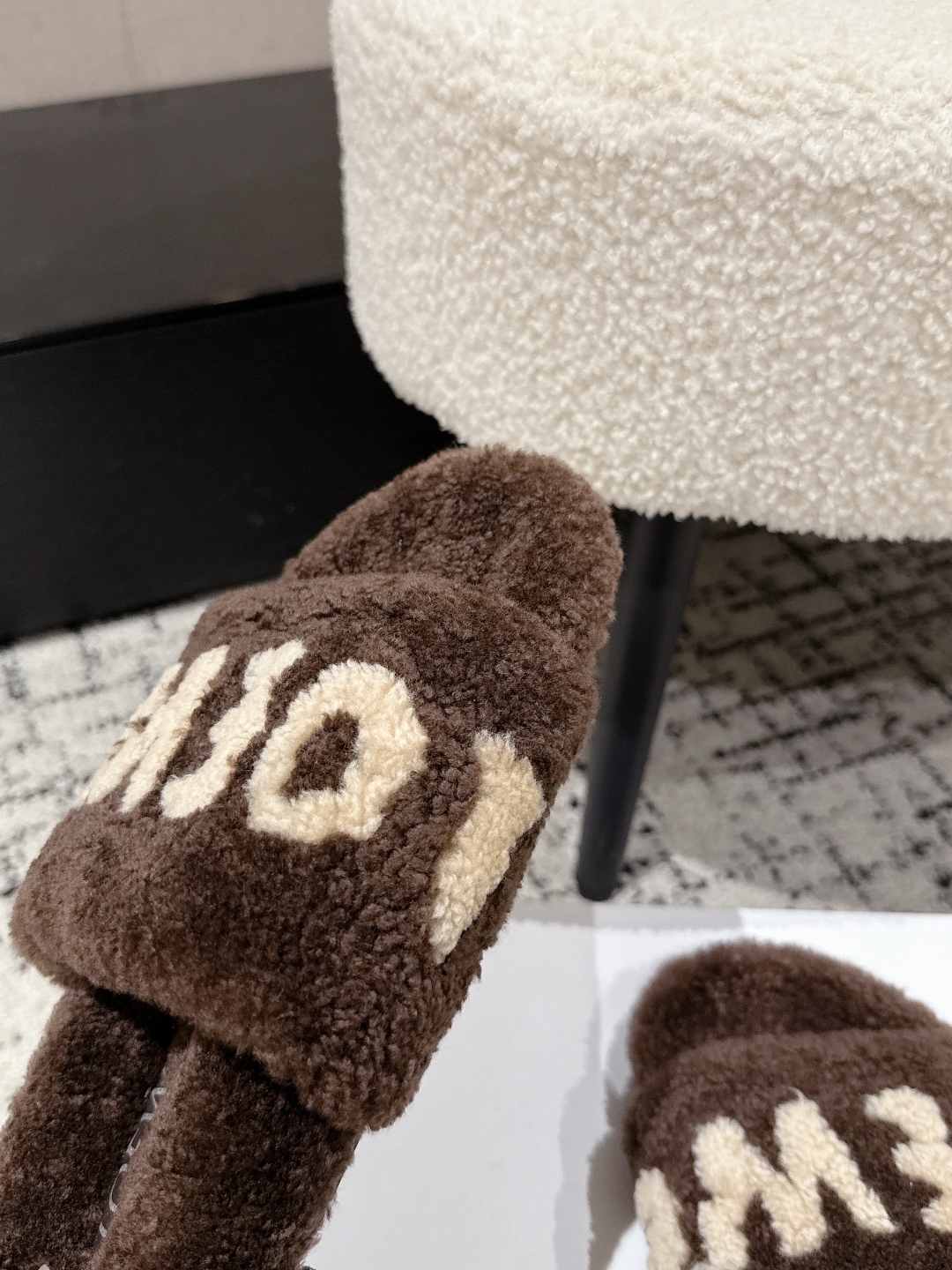 Loewe Shearling Slippers: Cozy & Chic Winter Style - Sizes 35-42 7 cmp i1755987600830 9259 0 5