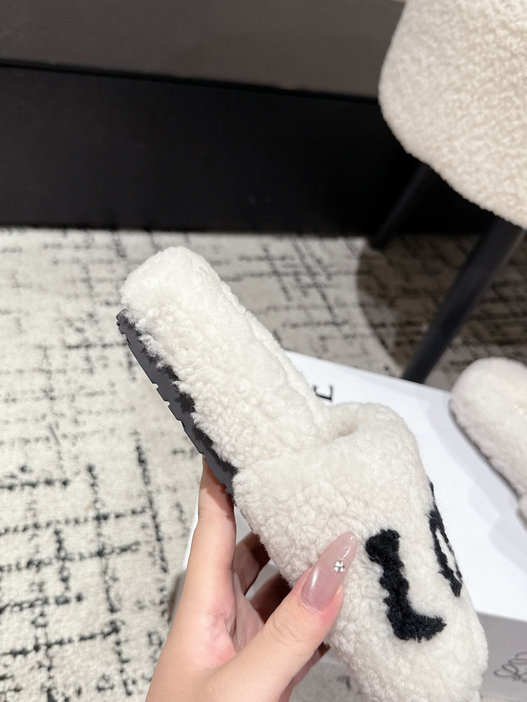 Loewe Shearling Slippers: Cozy & Chic Winter Style - Luxurious Comfort 9 cmp i1755987606315 159 0 7