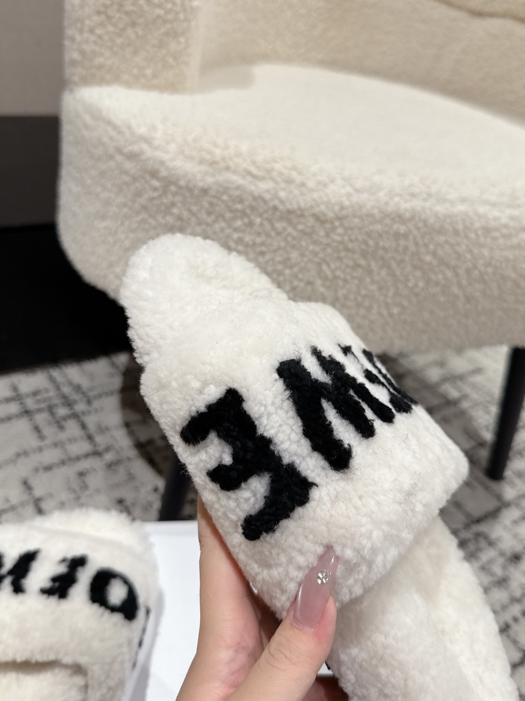 Loewe Shearling Slippers: Cozy & Chic Winter Style - Luxurious Comfort 7 cmp i1755987606319 5076 0 5