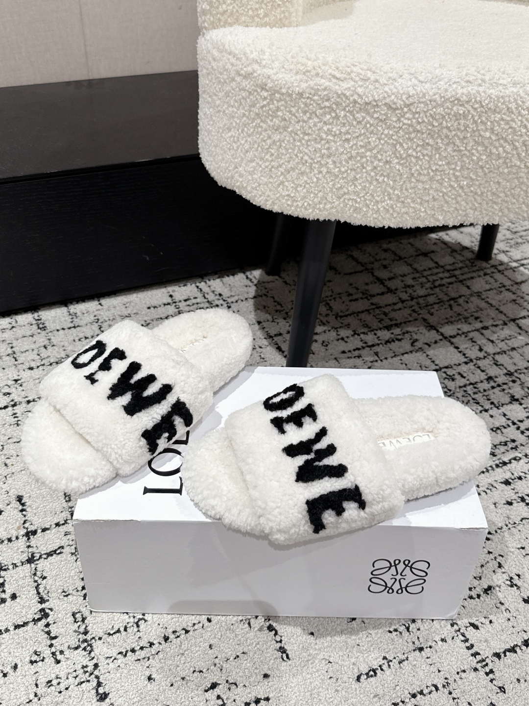Loewe Shearling Slippers: Cozy & Chic Winter Style - Luxurious Comfort 4 cmp i1755987607445 9695 0 2