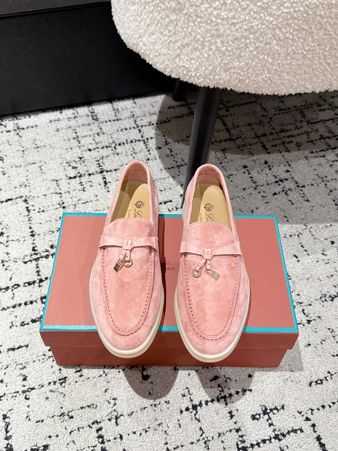 NO:465670,#官网官网官网官网官网官网官网官网官网官网官网官网官网官网官网官网官网官网官网官网官网官网官网官网官网官网官网官网官网官网官网官网官网官网官网官网官网官网官网官网官网官网官网官网官网官网官网官网官网官网官网官网官网官网官网官网官网官网官网官网官网官网官网官网官网官网官网官网官网官网官网官网官网官网官网官网官网官网官网官网官网官网官网官网官网 It’s simply too elegant, and you have both the feel and texture of your feet. The key is to make your legs look longer and not tired. The main one is just right!  Full set of counter-level packaging, original top-grade sheep skin, inner lining, original water-dyed sheep skin, outsole, original high elastic and wear-resistant beef tendon sole, Size#35-44, loofer, loro piana, loro piana, loafers, sheepskin, sheep19860909#莞产 顶级版本 情侣款 Loro Piana 诺悠翩雅 LP 55/ 英伦流苏 情侣 乐福鞋 樱花粉 原版购入开发 做货 历经一年多反复调整 好货不怕晚 莞产 代购级品质 日常通行久穿不累哦 谁能拒绝得了一双百搭又好看的乐福鞋呢？简直不要太气质,脚感和质感都拿捏,关键是显腿长不累脚,主打的就是一个刚刚好！ 全套专柜级包装 材质原版顶级羊猄皮 内里原版水染羊皮内里 大底原版高弹耐磨牛筋底 Size#35-44,乐福鞋,loro piana,loro piana,loafers,sheepskin,sheep,Women's Shoes